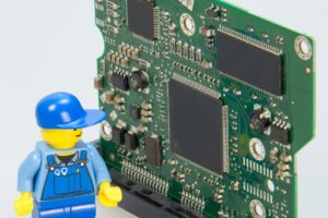 electrician-300x200 electrician-300x200
